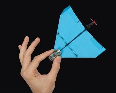 Штука дня: Power Dart — бумажный самолётик, управляемый со смартфона